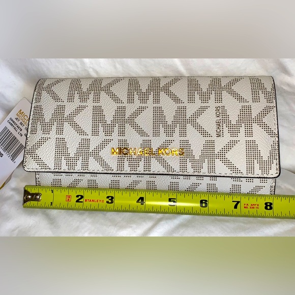 MK, NWT, Jet Set Travel Wallet in Vanilla signature w/gold hardware, save bundle - Picture 1 of 9
